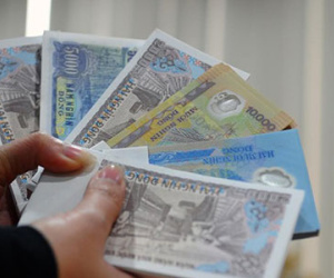 Phí đổi tiền 500 đồng mới lên đến 100%