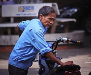 Câu chuyện về bác bảo vệ già trường THPT Việt Đức khiến nhiều người cảm động