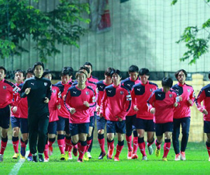 Cerezo Osaka tập muộn vì tắc đường ở Hà Nội