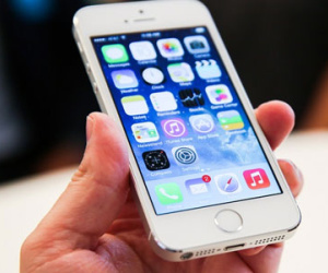Giá iPhone 5s giảm tới... phân nửa tại thị trường tỷ dân