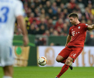 Xabi Alonso lập siêu phẩm, Bayern vào tứ kết Cup quốc gia