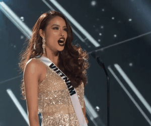 Clip: Phạm Hương giới thiệu bản thân tại bán kết hoa hậu hoàn vũ