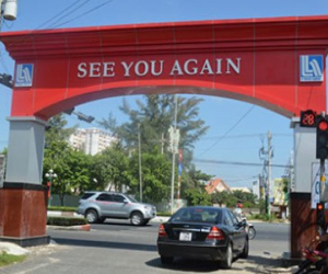Đại gia Lê Ân dọa kiện nếu bị đập cổng