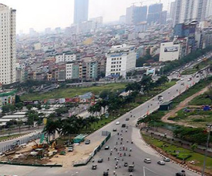 Hà Nội xén bỏ toàn bộ cây xanh, thảm cỏ giữa đường Trần Duy Hưng