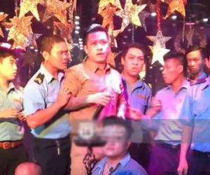Tuấn Hưng buồn khi khán giả ném ly lên sân khấu