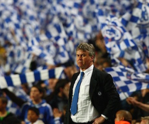 Guus Hiddink có thể tạm thay thế vị trí của Mourinho ở Chelsea