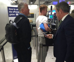 Guus Hiddink đã tới London để đàm phán với Chelsea
