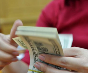 Người gửi đôla xót xa khi lãi suất về 0%