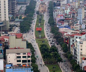Phá bỏ cây xanh, thảm cỏ trên tuyến đường đẹp ở thủ đô