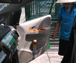 Từ 6-1-2016, xe hơi 4-9 chỗ phải có bình chữa cháy