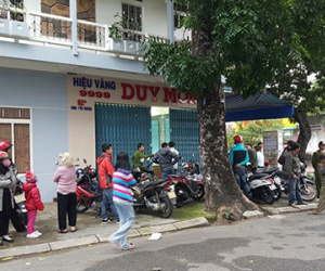 Chủ nhà đi ăn cưới, tiệm vàng bị trộm đột nhập