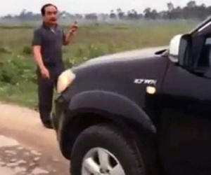 Đình chỉ lái xe của Sở GTVT Nghệ An bị tố chặn xe tải "làm luật"