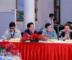 Cát Phượng bức xúc khi Quang Lê là "khách không mời" lại ngồi bàn chủ tọa