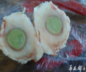 Phát hiện "quái trứng" cực hiếm trong ruột lợn
