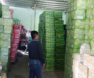 Phát hiện thêm nhiều thùng trà Dr. Thanh có cặn ở miền Tây