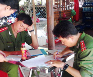 Cà Mau đưa mẫu trà Dr. Thanh có cặn lên TP HCM xét nghiệm