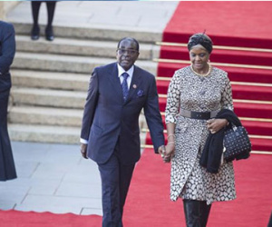 Tổng thống Zimbabwe bị mất quyền vào tay vợ