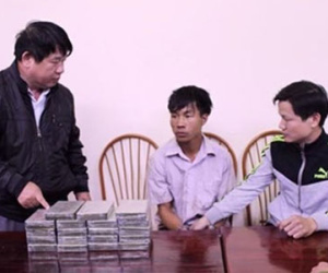 Trốn vào rừng, ôm 19 bánh heroin lặn suối vẫn không thoát