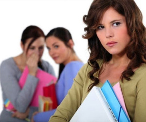 Chồng lạnh nhạt vì nghe người ngoài vu vợ hư hỏng, phá thai