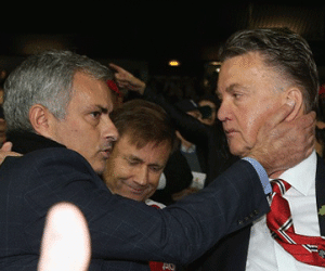 Van Gaal nổi giận trong phòng họp báo