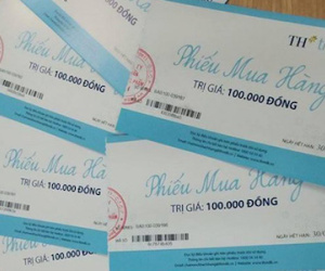 Nhân viên ngân hàng đi bán sữa