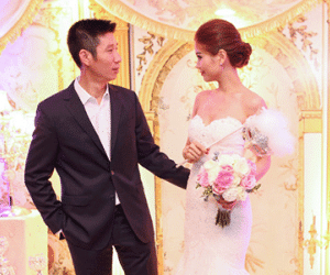 Diễm Trang khoe vai trần gợi cảm trong tiệc cưới sang trọng