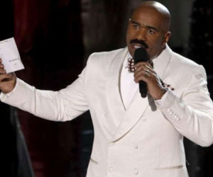 Steve Harvey lại nhầm lễ Giáng sinh thành lễ Phục sinh