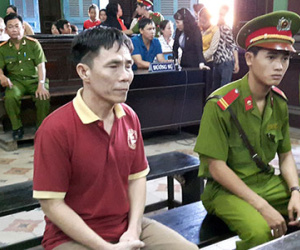 Nghi vợ con bị yểm bùa, đệ tử đổ xăng đốt thầy lang 88 tuổi