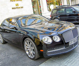 Xe siêu sang Bentley Flying Spur W12 giá 13 tỷ ở Sài Gòn