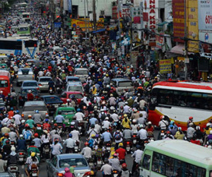 Mở đèn xe máy chạy ban ngày, sáng kiến gây sốc?