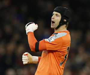Petr Cech phá kỷ lục giữ sạch lưới ở Ngoại hạng Anh