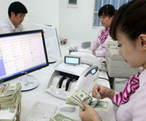 "Quản" ngoại tệ như siết thị trường vàng
