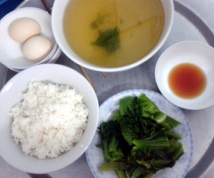 Sốc với mâm cơm mẹ chồng nấu cho con dâu ở cữ