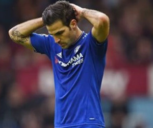 HLV Hiddink gặp riêng Fabregas để "dằn mặt"