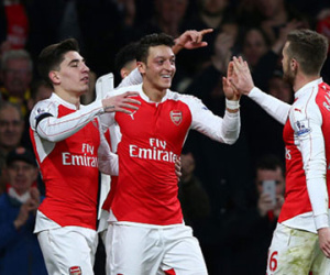 Leicester hòa Man City, Arsenal vô địch lượt đi Premier League