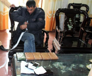Quấn 5 bánh heroin quanh người vẫn bị CSGT phát hiện