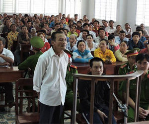 2 cha con ném thi thể hàng xóm xuống sông phi tang lĩnh án