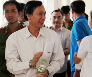 Cán bộ bị tố nhận hối lộ 200 triệu đồng lĩnh 15 năm tù