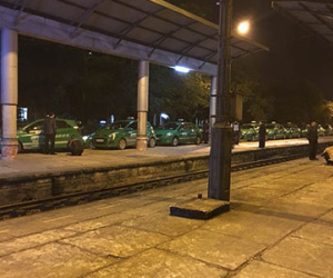 Ga Vinh "bảo kê" 3 hãng taxi bắt khách sát đường sắt?