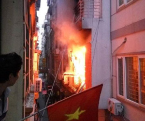 Hà Nội: Nhà 5 tầng bốc cháy như đuốc vào sáng sớm