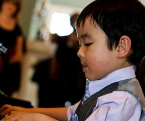Thần đồng piano 4 tuổi gốc Việt gây sốt trên đất Mỹ
