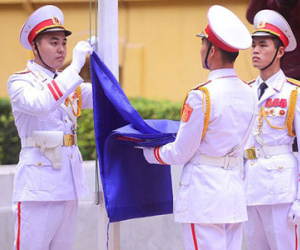 Thượng cờ ASEAN mừng ngày thành lập cộng đồng
