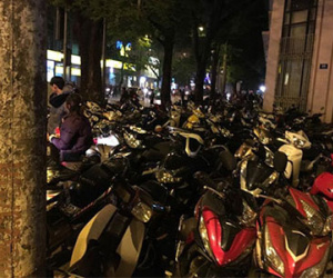 Hà Nội: 100.000 đồng/lượt gửi xe máy ở khu vực bờ Hồ