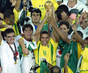 Nóng: Những nhà vô địch World Cup đến Việt Nam đá giao hữu