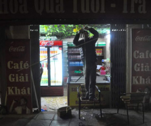 Hà Nội: Khống chế kẻ ngáo đá náo loạn cả khu phố