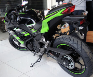 Kawasaki Ninja 300 giảm giá mạnh ở Việt Nam