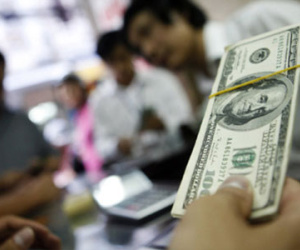 Thị trường phản ứng thế nào khi NHNN lần đầu công bố tỷ giá trung tâm?