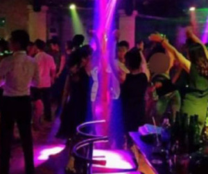 U60 nổi danh Hà thành "mò" về nhà trai nhảy đánh ghen, bắt ly hôn