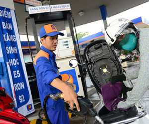 Xăng giảm giá từ 15h