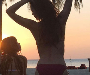 Becks khoe ảnh hiếm hoi Vic mặc bikini